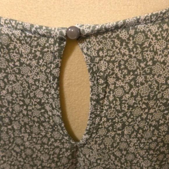 Adrianna Papell Puffed Sleeve Top Sage Green and White Women's size 3X - Picture 4 of 13